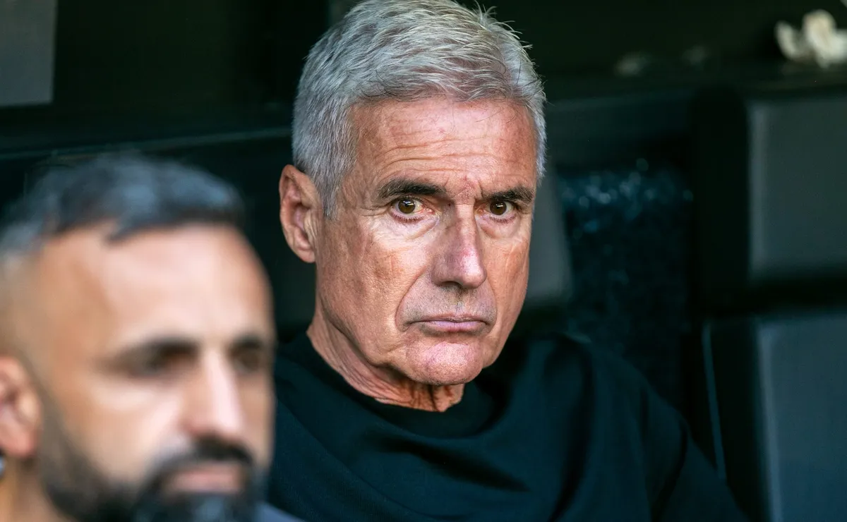 Grêmio é atropelado pelo Atlético-MG e Luís Castro precisa dar respostas