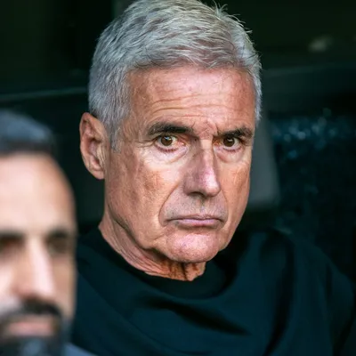 Grêmio é atropelado e Luís Castro pressionado