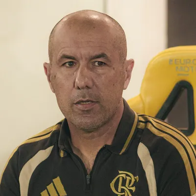 Leonardo Jardim poupa titulares e Flamengo goleia Mirassol