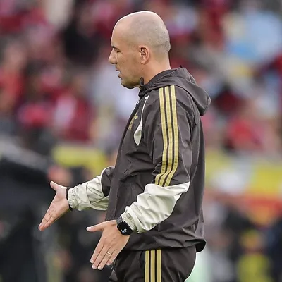 Leonardo Jardim vê Flamengo prejudicado mesmo após goleada