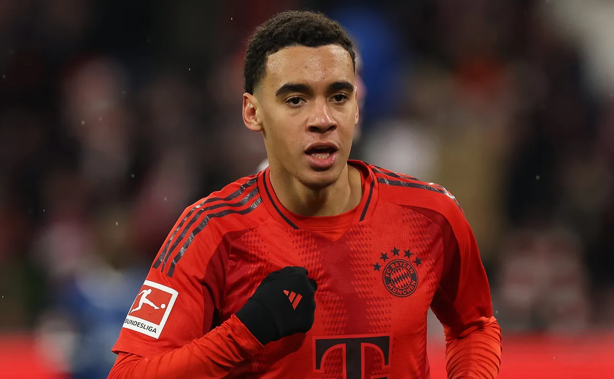 Musiala sofre mal-estar e desmaia durante amistoso entre Bayern e RB Leipzig