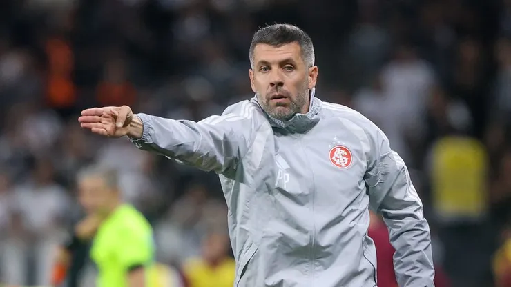 Pezzolano aposta em reviravolta tática para o Inter deixar o Z-4