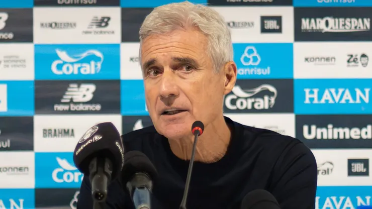 Castro assumiu a maior culpa, mas não deixou de dividir a responsabilidade com o elenco sobre o momento complicado do Grêmio - Foto: Hugo Neves/RP FOTOPRESS/AGIF