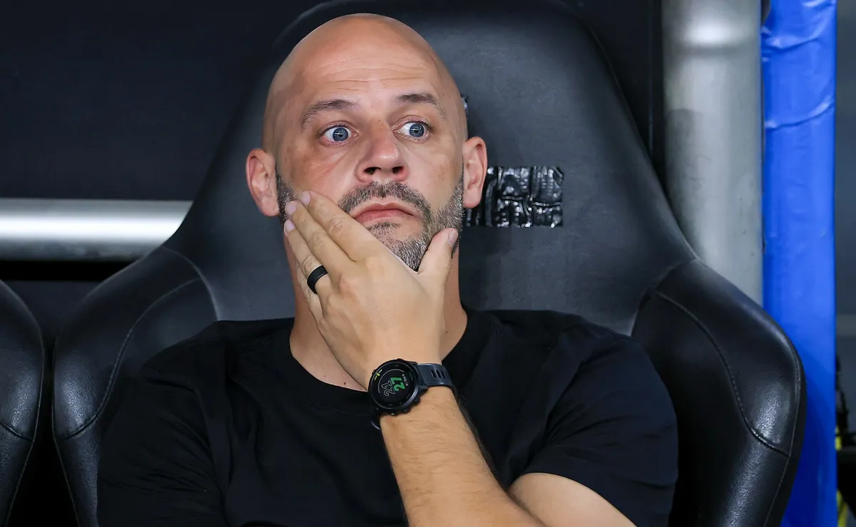 Botafogo decide demitir técnico Franclim Carvalho, diz rádio; Jair Ventura é favorito da SAF