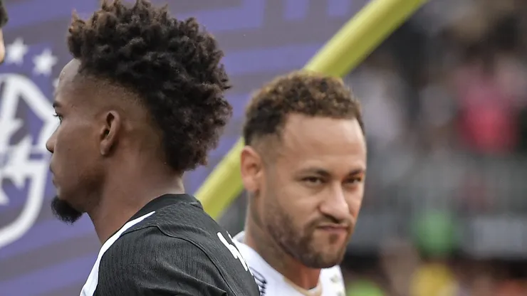 Thiago Mendes não cumprimentou Neymar.