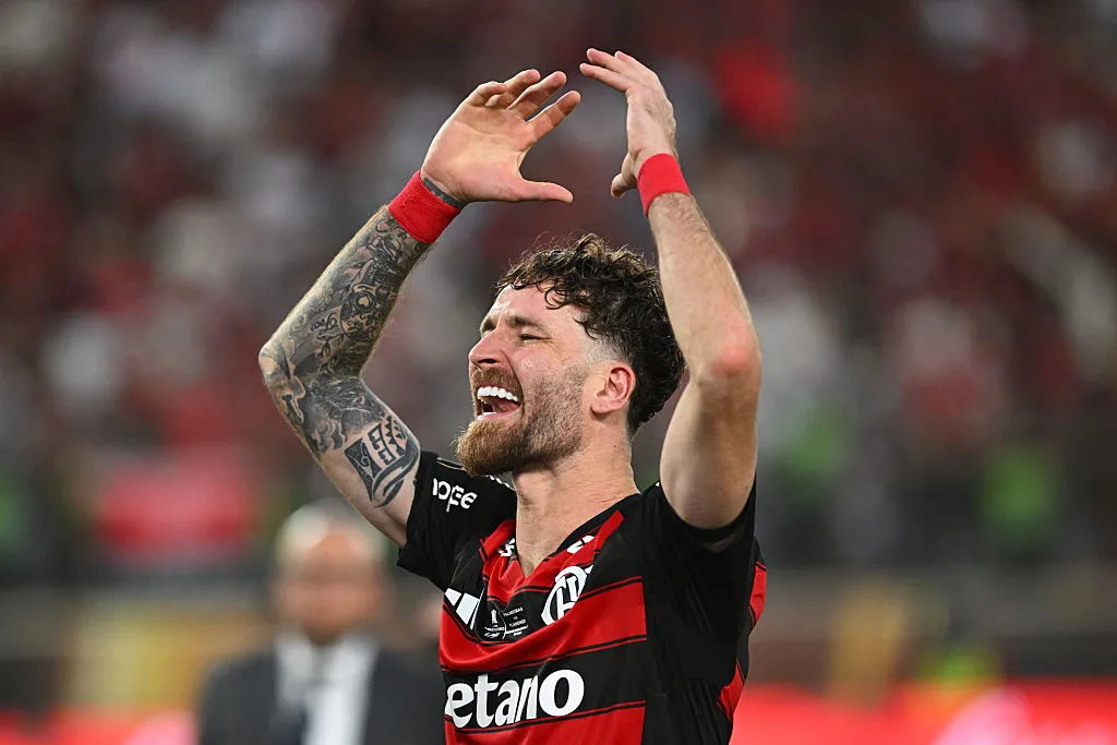 Léo Pereira. Foto: Rodrigo Valle/Getty Images