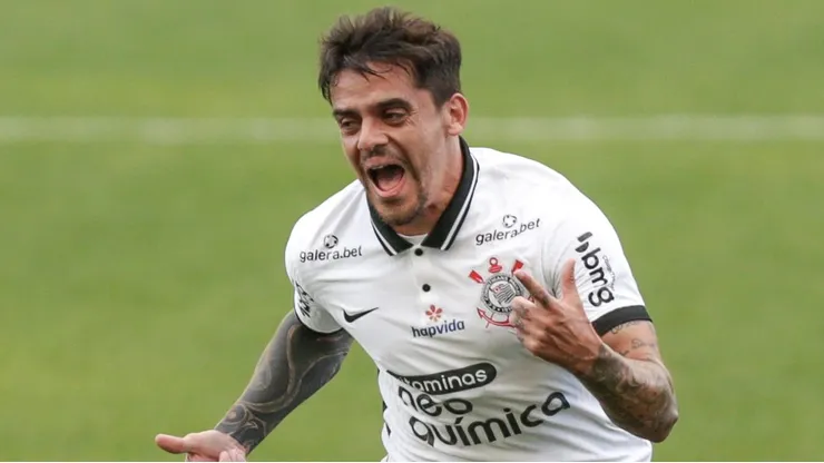 Fagner comemora um de seus gols pelo Corinthians - Foto: Marcello Zambrana/AGIF