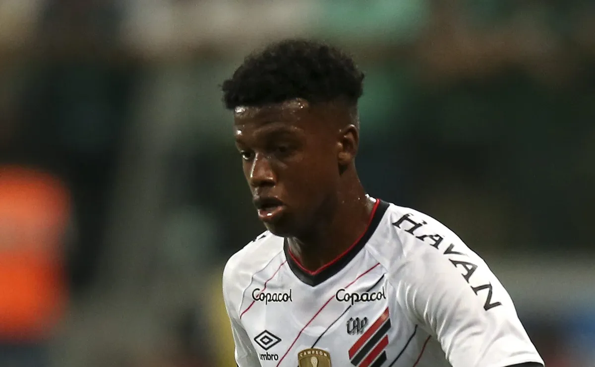 John Mercado aceita proposta do Vasco e representante viaja para se reunir com o Sparta Praha