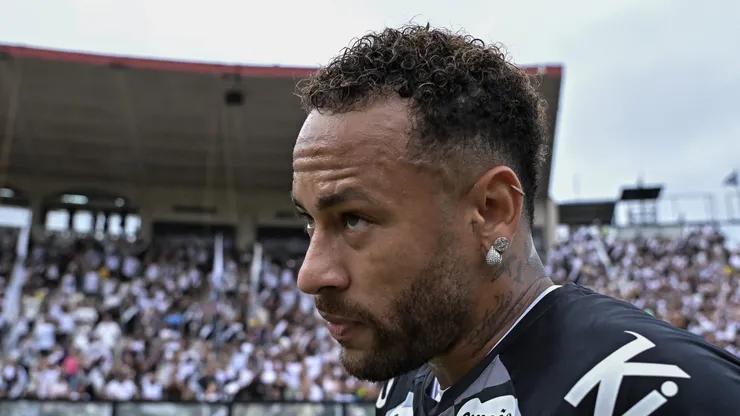Neymar durante aquecimento antes de partida em São Januário.