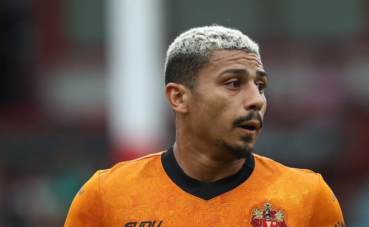 André descarta saída do Wolverhampton após rebaixamento e quer ajudar na reconstrução do clube