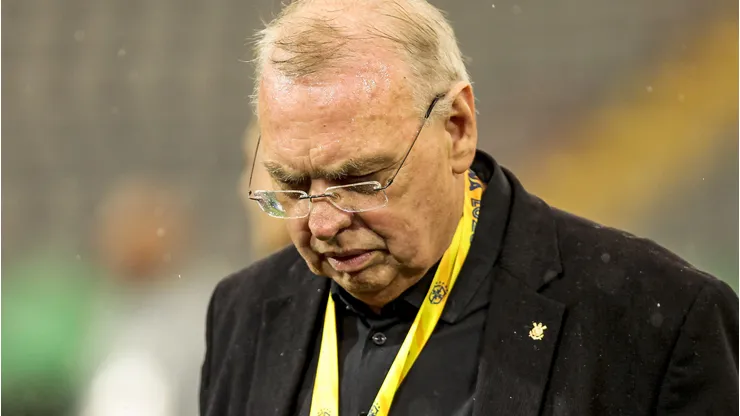 Osmar Stabile ainda não decidiu sobre a renovação de Memphis.