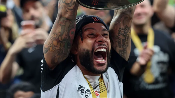 Memphis Depay ficou mais perto de renovar com o Corinthians.