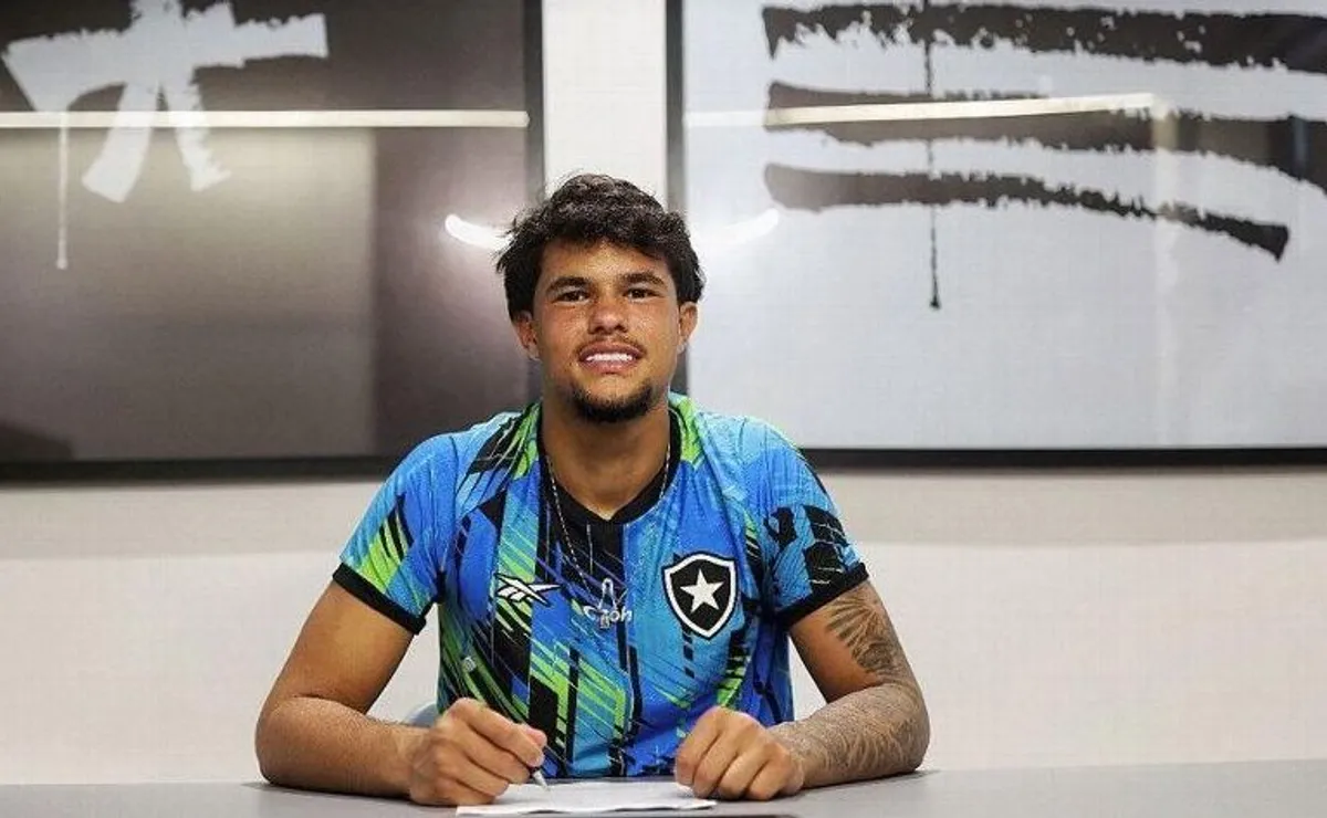 Goleiro Bruno Samudio é afastado do Botafogo por questões disciplinares, diz jornalista