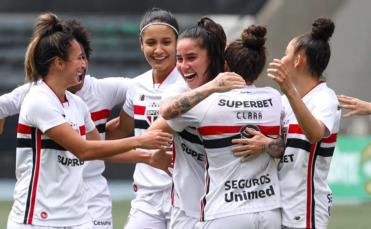 São Paulo goleia Botafogo e chega forte na reta final do Brasileirão Feminino