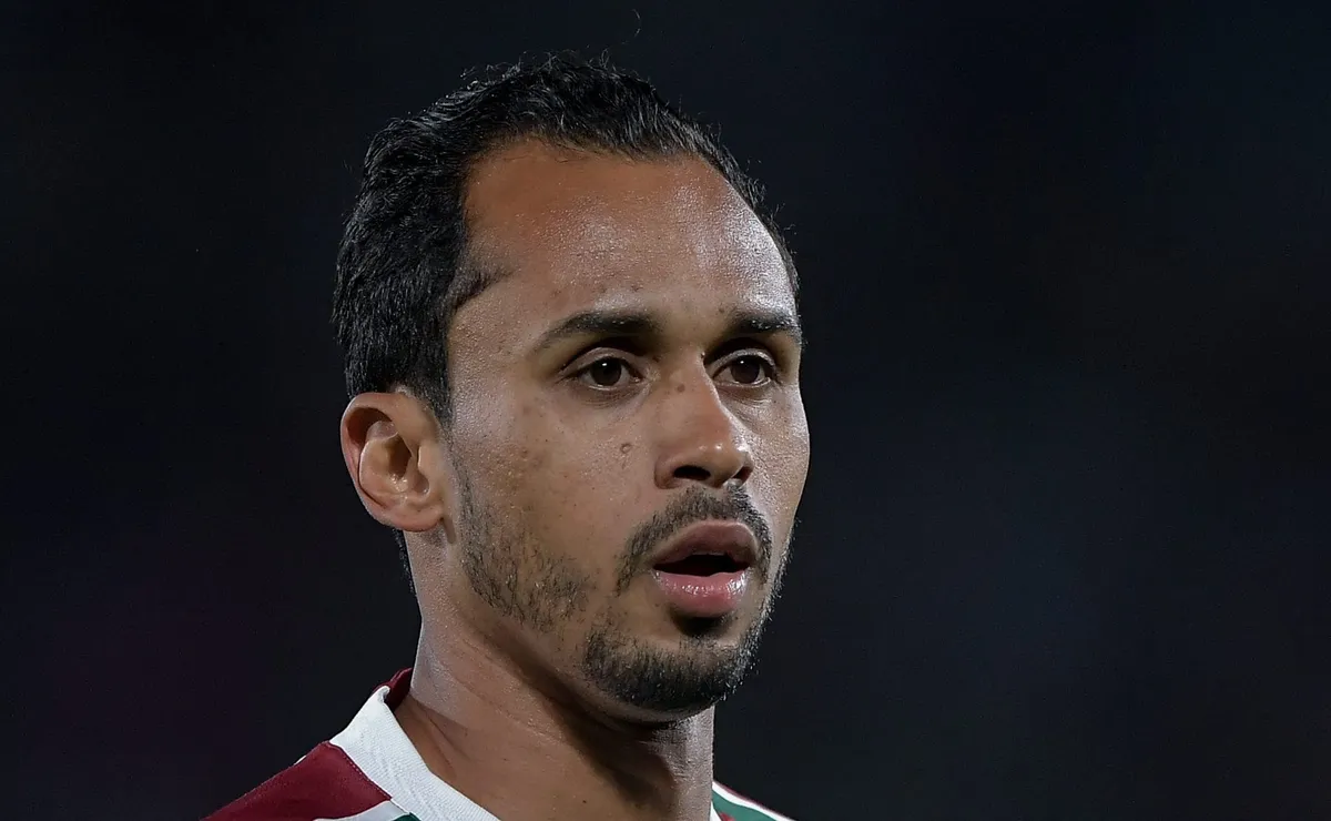 Santos demonstra interesse em Lima e aguarda fim de transfer ban para fazer oferta ao Fluminense