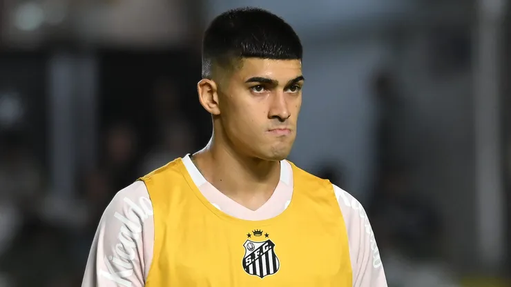 Adonis Frías não joga mais pelo Santos.