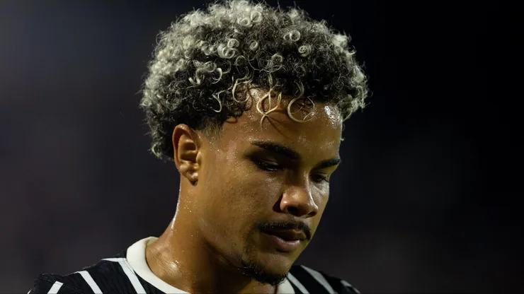 Kaio César pode voltar ao banco de reservas no Corinthians.
