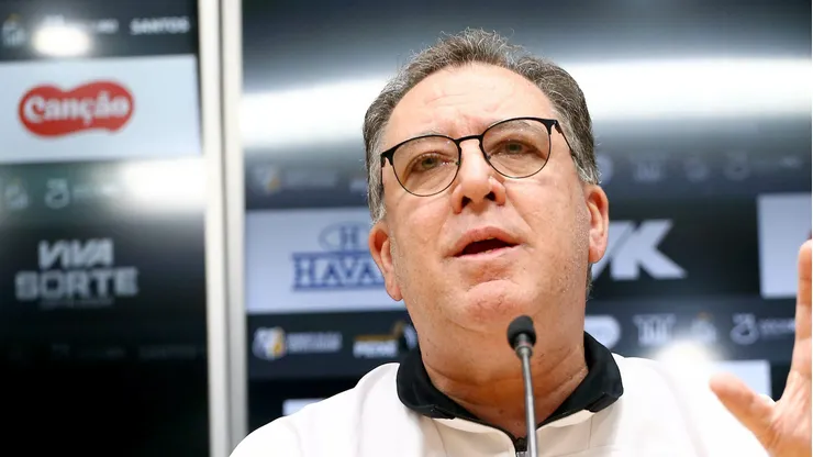 Marcelo Teixeira em coletiva na Vila Belmiro.