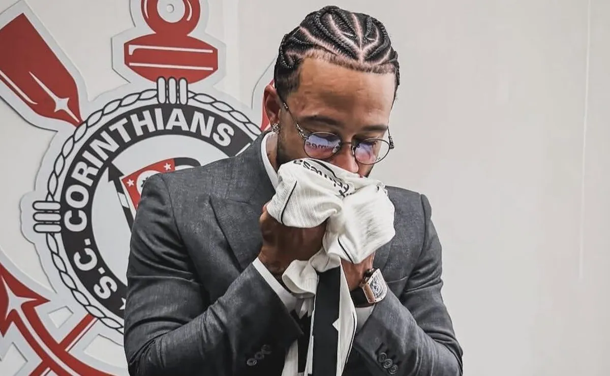 Memphis Depay se manifesta após fechar renovação com o Corinthians: “Muitas emoções na minha cabeça”