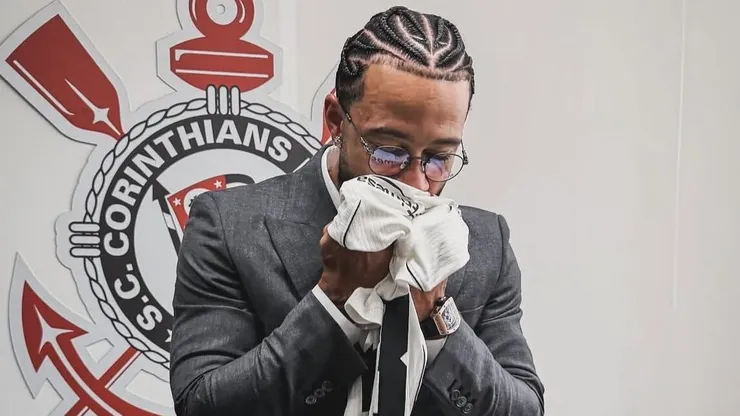 Memphis Depay renovou até 2028. Foto: Gustavo Vasco/Corinthians