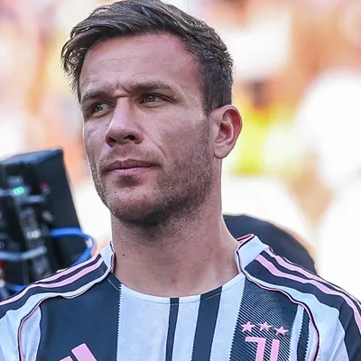 Arthur não está no auge para ter pedido salário milionário