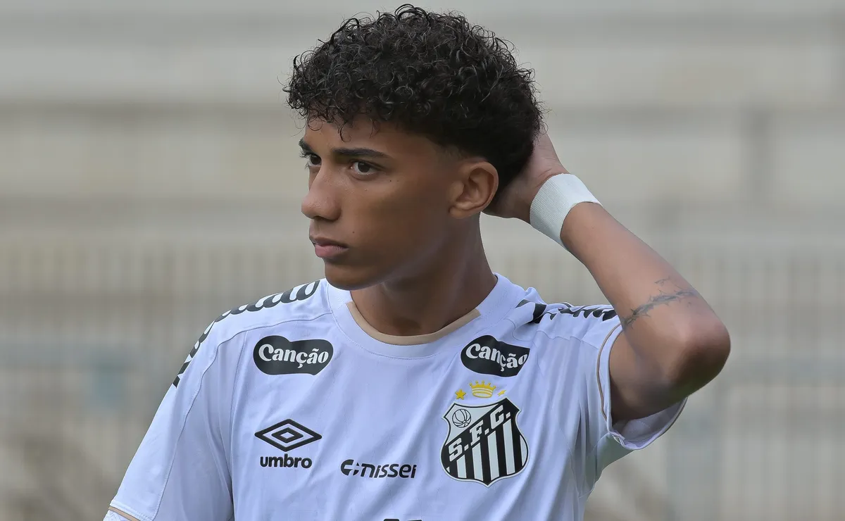 Opinião: Santos deveria emprestar Robinho Jr para que ele possa se desenvolver com mais paciência