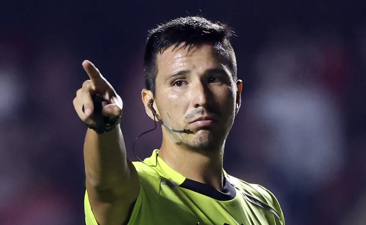 VAR pede revisão após mão na bola, Kevin Ortega marca pênalti e São Paulo vence o Bolívar