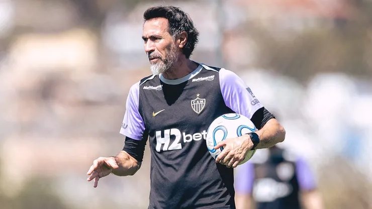Barba comanda treino na Cidade do Galo - Foto: Pedro Souza / Atlético