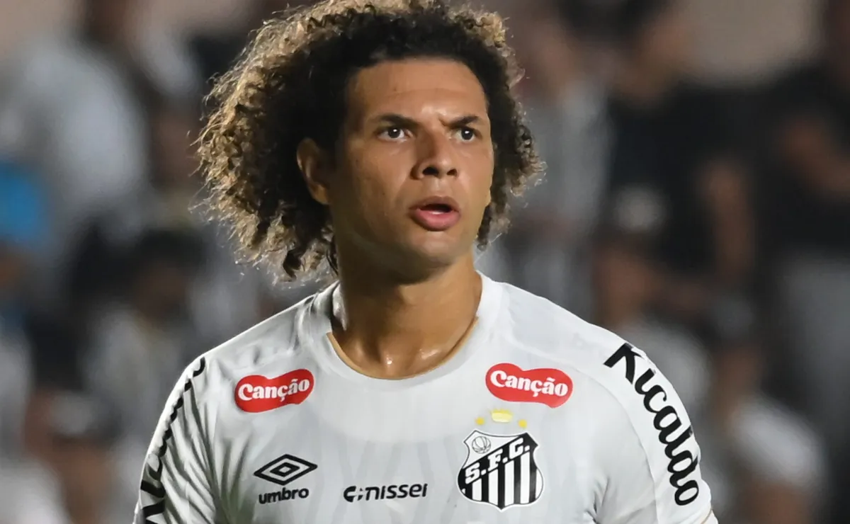 Willian Arão vira solução tática em mudança estratégica de Cuca no Santos