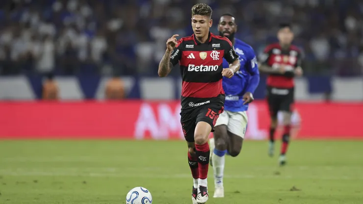 Flamengo x Cruzeiro coloca R$ 428 milhões em contratações frente a frente - Foto Gilson LoboAGIF