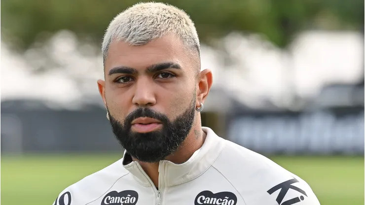 - Gabigol jogador do Santos durante chegada do time para treino no Centro de Treinamento CT Rei Pelé