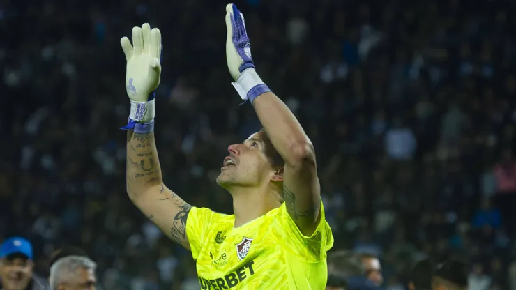 Goleiro Fábio agradece aos céus após classificação do Flu às quartas da Libertadores