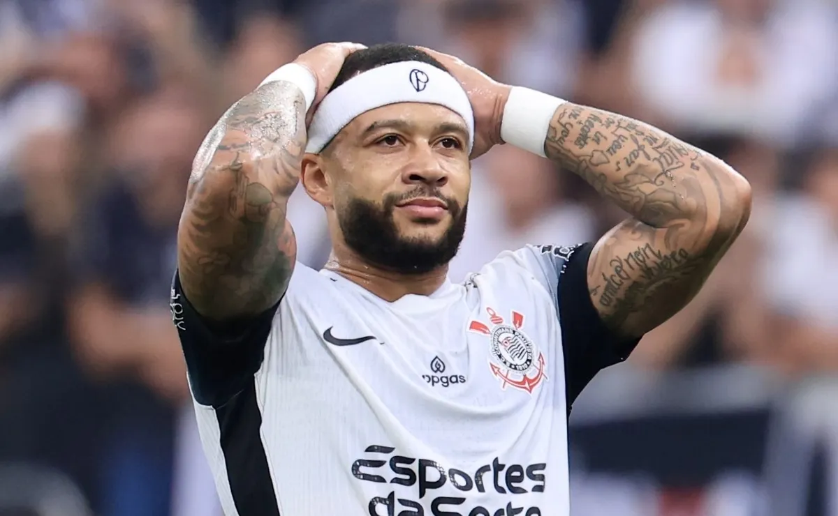 Novo contrato de Memphis equivale a 8 anos de investimentos no futebol feminino do Corinthians