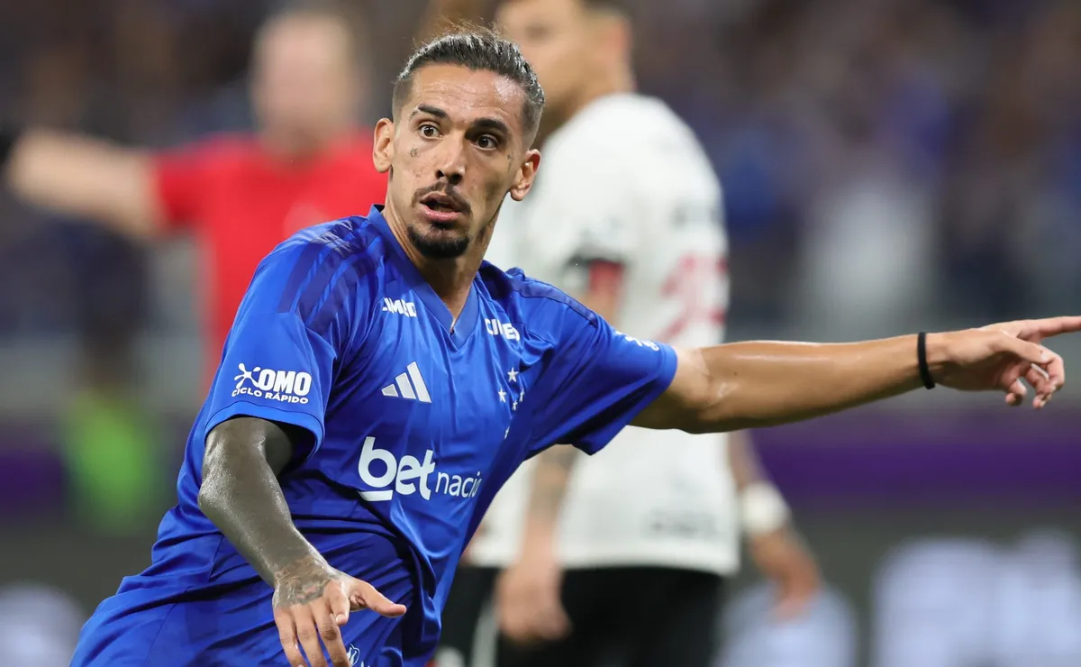 Chico da Costa, do Cruzeiro, é oferecido no mercado da bola e está sendo avaliado internamente no Vasco