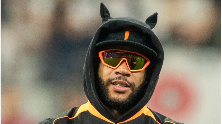 Memphis Depay renovou contrato com o Corinthians.