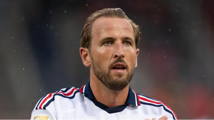 Kane em campo durante amistoso do Bayern de Munique. Foto: Christian Kaspar-Bartke/Getty Images.