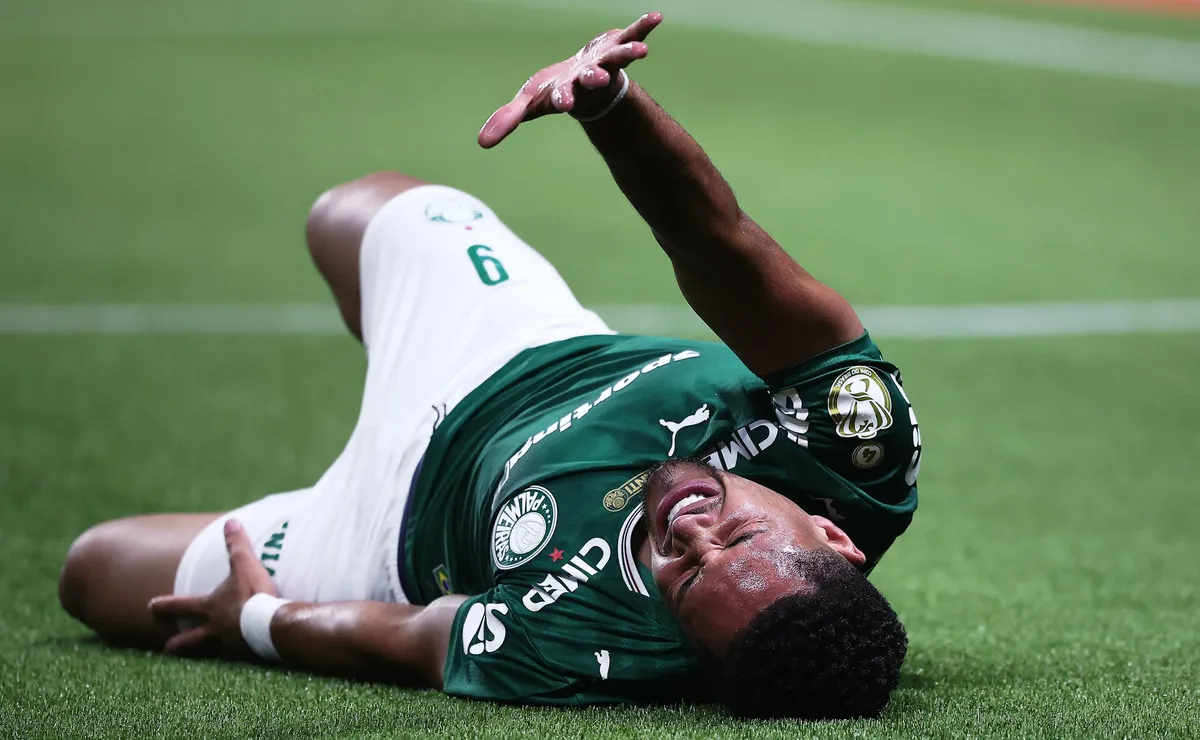 OPINIÃO: Palmeiras tem dependência de Vitor Roque e aproveitamento caiu drasticamente no Brasileirão