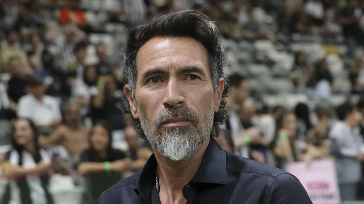 Eduardo Domínguez durante partida contra o Bragantino na Arena MRV.