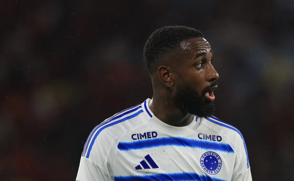 Gerson é alvo de vaias e xingamentos em Flamengo x Cruzeiro; Roger Flores analisa situação
