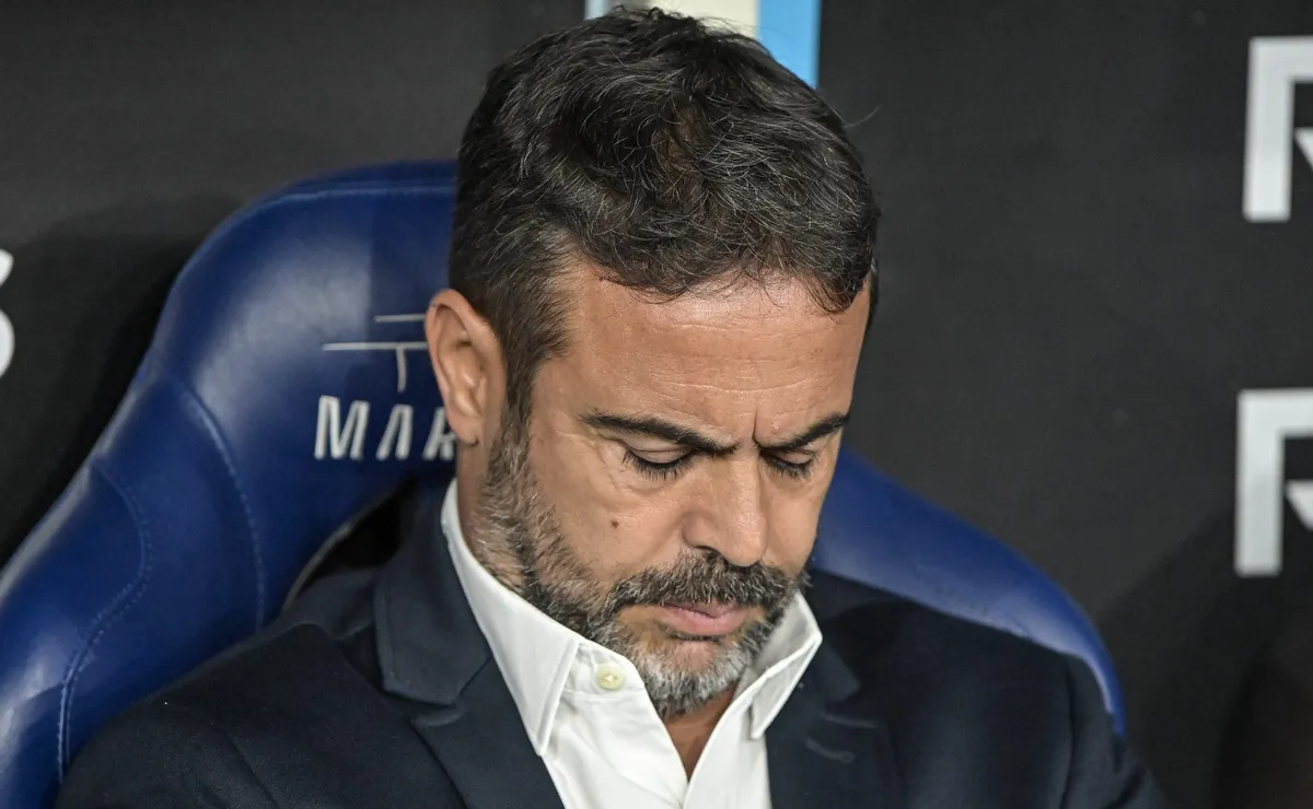 Artur Jorge vê Cruzeiro ser dominado contra o Flamengo e eliminação da Libertadores aponta erros