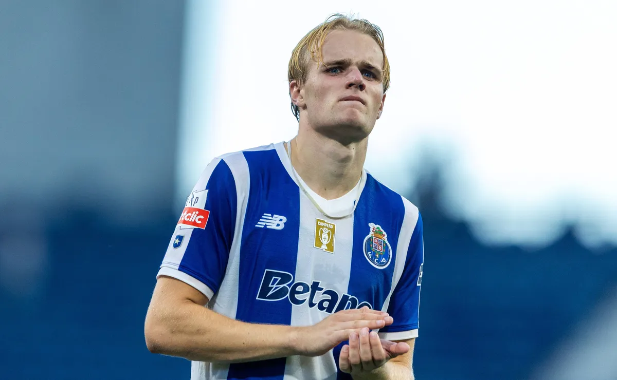Victor Froholdt é alvo do Newcastle para substituir Bruno Guimarães joga no Porto