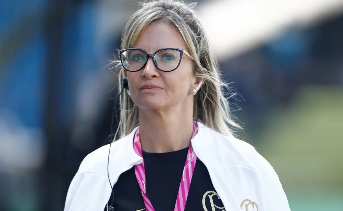 Cris Gambaré alerta sobre atrasos de pagamento e cita impacto no avanço do futebol feminino