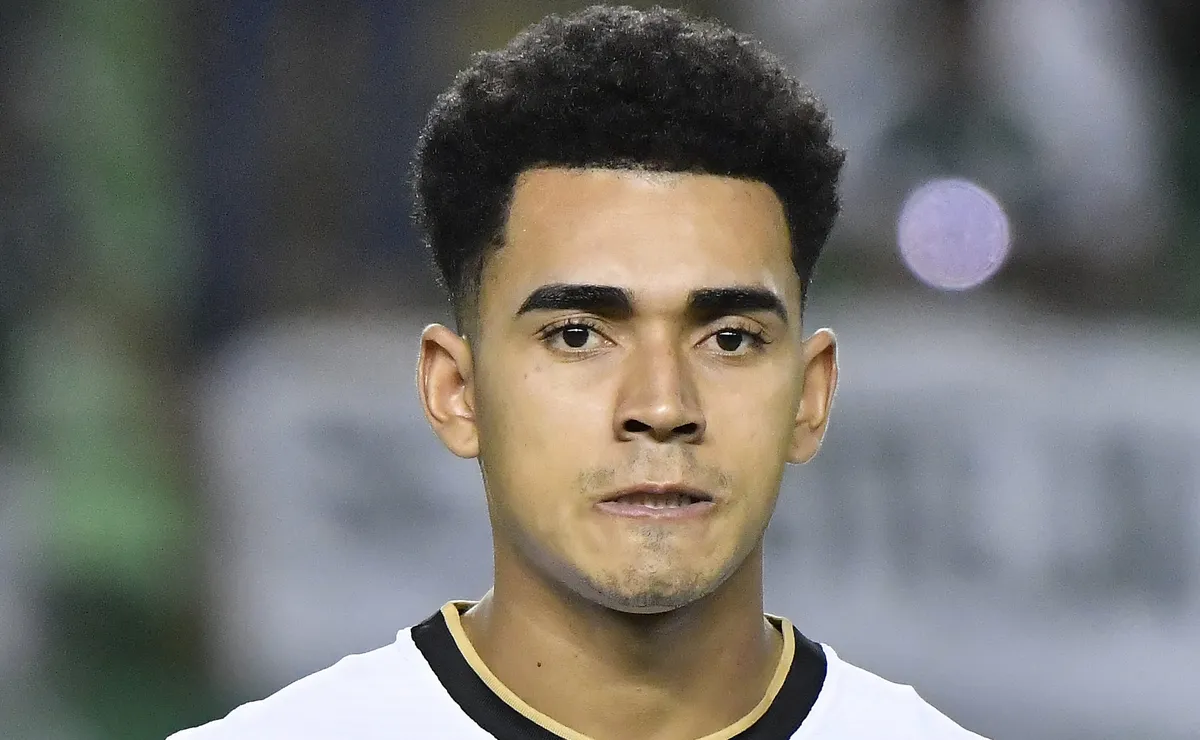 Du Queiroz é oferecido pelo Zenit e Botafogo não demonstra interesse; salário de R$ 500 mil atrapalhou