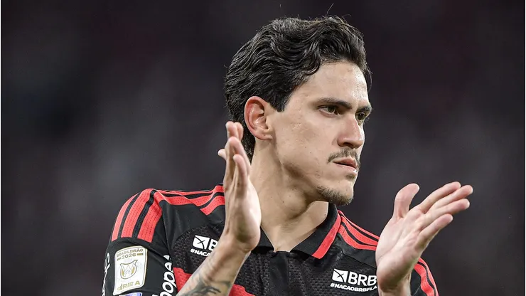 Pedro durante jogo do Flamengo no Maracanã.