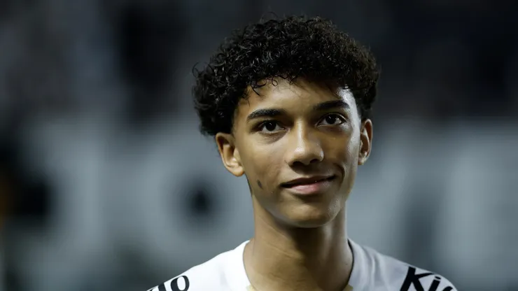 Robinho Jr. durante jogo do Peixe na Vila Belmiro.