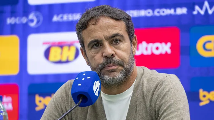 Artur Jorge no Cruzeiro. Foto: Liamara Polli/AGIF