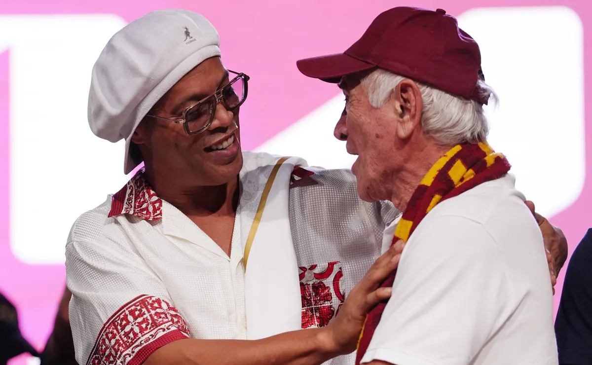 Ronaldinho Gaúcho abandona aposentadoria e é apresentado em clube da Série C na Itália