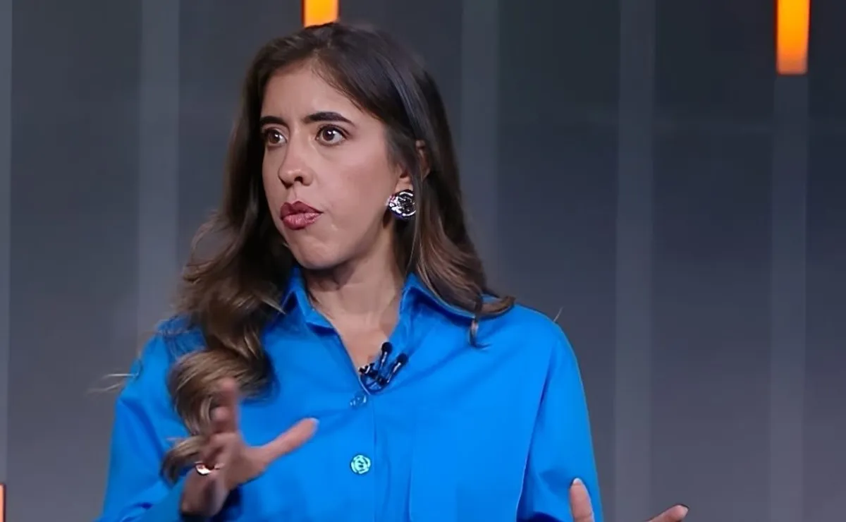 Mari Pereira, jornalista da ESPN, leva bolada na cabeça ao vivo durante Corinthians x Rosario Central