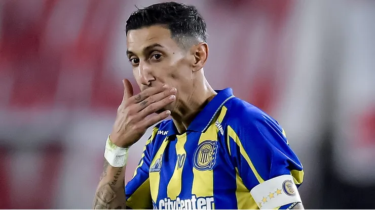 BUENOS AIRES, ARGENTINA - MAY 16: Angel Di Maria of Rosario Central gestures during a Torneo Apertiura Mercado Libre 2026 semifinal match between River Plate and Rosario Central at Estadio Mas Monumental Antonio Vespucio Liberti on May 16, 2026 in Buenos Aires, Argentina. (Photo by Marcelo Endelli/Getty Images)