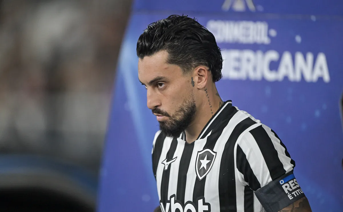 Alex Telles faz revelação sobre polêmica envolvendo técnico do Cienciano: “O futebol cobra”